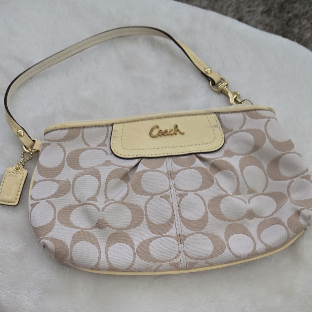 Coach| Butter Yellow/Light Tan Clutch with Signature Pattern